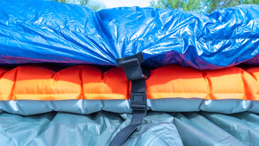 pad straps on the neve gear waratah 28 keep the quilt firmly close...