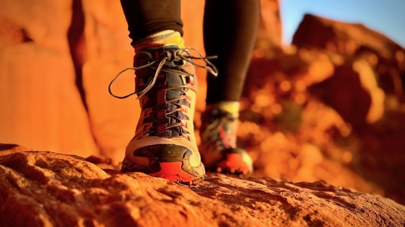 la sportiva ultra raptor ii mid gtx for women - the lacing system features metal eyelets in the locations where the...