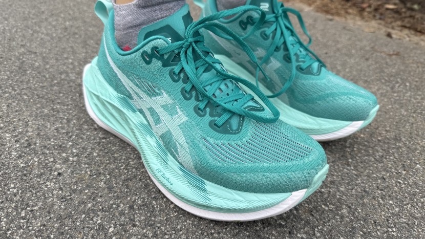 asics superblast 2 for women - the lightweight side walls combine well with the broad platform for...