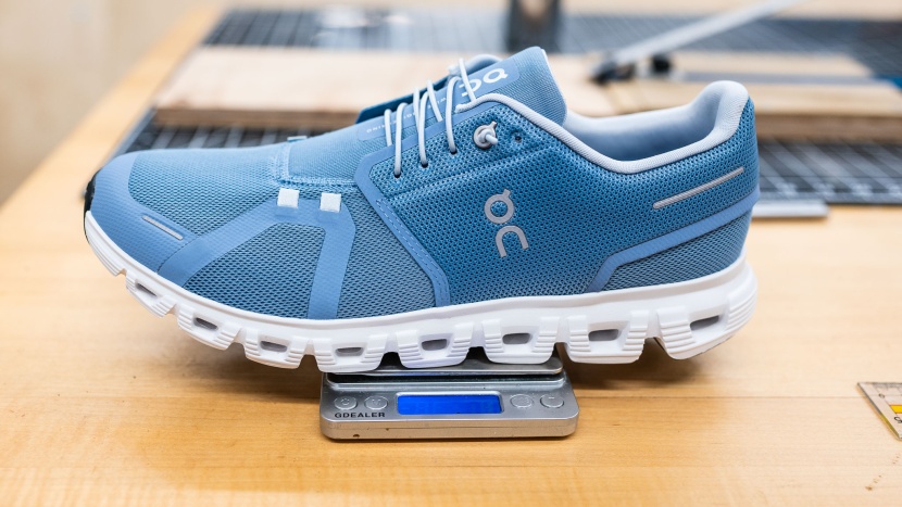 walking shoes men - the on cloud 6 weighs just 9.5 ounces per shoe (size 9.5).