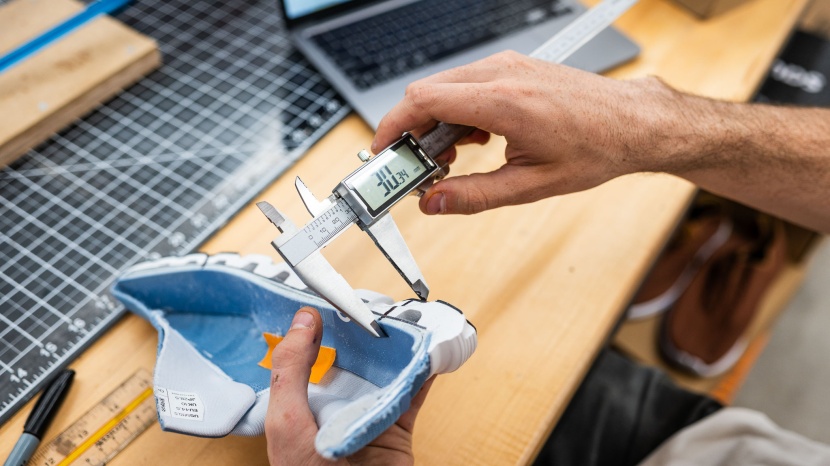 walking shoes men - the on cloud 6 has a heel-to-toe drop of 10 millimeters, which we...