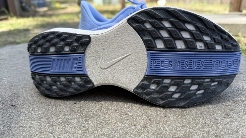 nike pegasus plus for women - the exposed foam decreases the pegasus plus' lifespan.