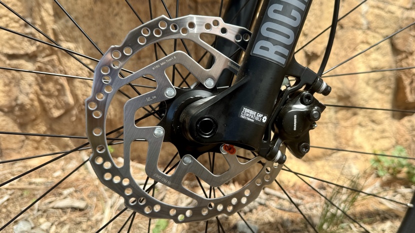 a 180mm front rotor gives the bike solid braking performance.
