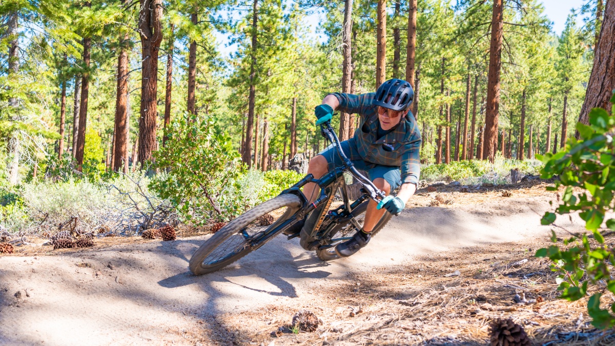 Schwalbe Magic Mary Addix Review (Fun and flickable, the Vala cheats gravity on the way up and helps you make the most of it on the way down.)