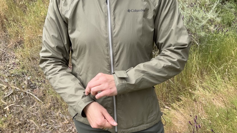 columbia switchback iv - the columbia switchback iv velcro adjustable cuffs offer a wide...