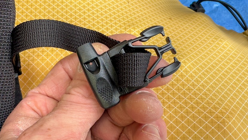 look closely: the chest strap buckle of the pa'lante v2 has a small...