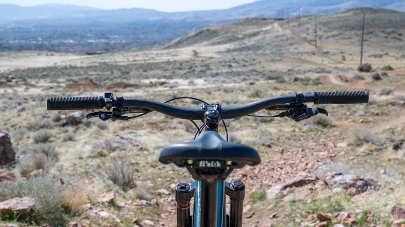 santa cruz vala r - a wireless bosch controller keeps the cockpit a little tighter and...