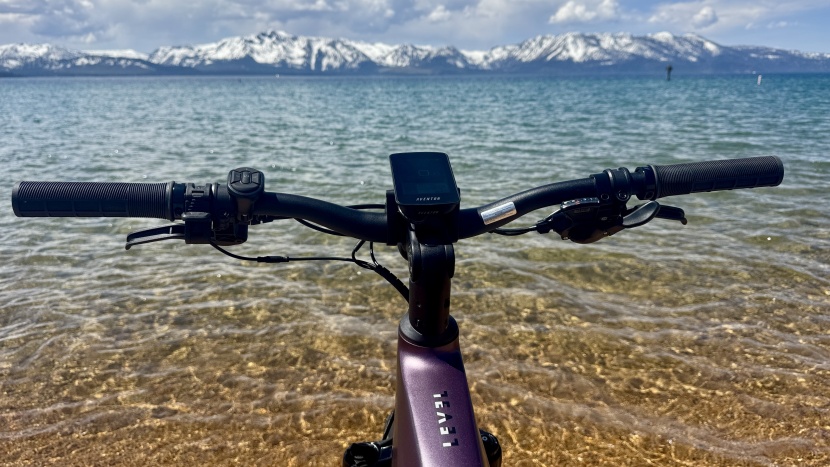 an adjustable stem and 680mm handlebars give the rider some fit...