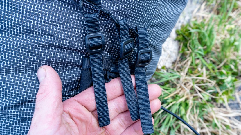 nashville pack the cutaway - shoulder straps of the cutaway are attached via an array of buckles...