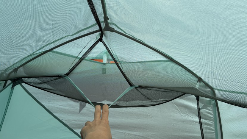 spacious pockets make storing miscellaneous items easier.