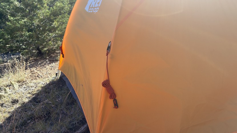 rei co-op trail hut 2 - this tent comes equipped with four paracord guidelines for...