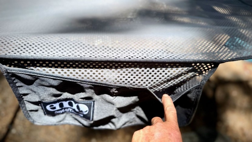 cargo pockets with divider allow space to store a beverage, snacks...