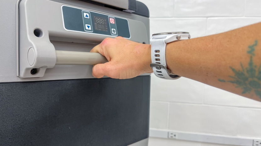 euhomy 59 quart - the euhomy has solid handles on each side that make it suprisingly...