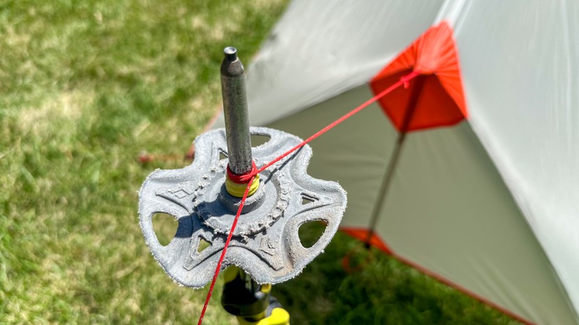 slingfin splitwing ul tarp - setting up the foot-end of the tarp is probably the trickiest, but...