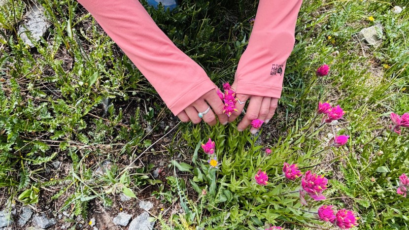 extra-long sleeves and thumb loops make sure the back of your hands...