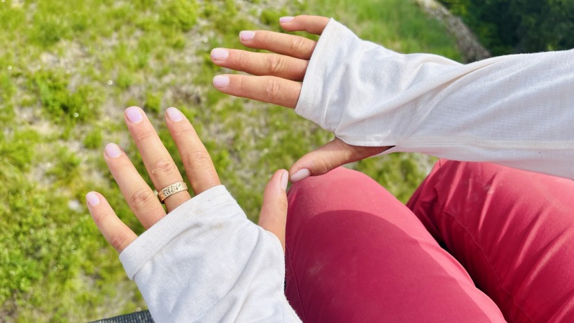 extra-long sleeves with thumb loops can be found on most sunshirts...