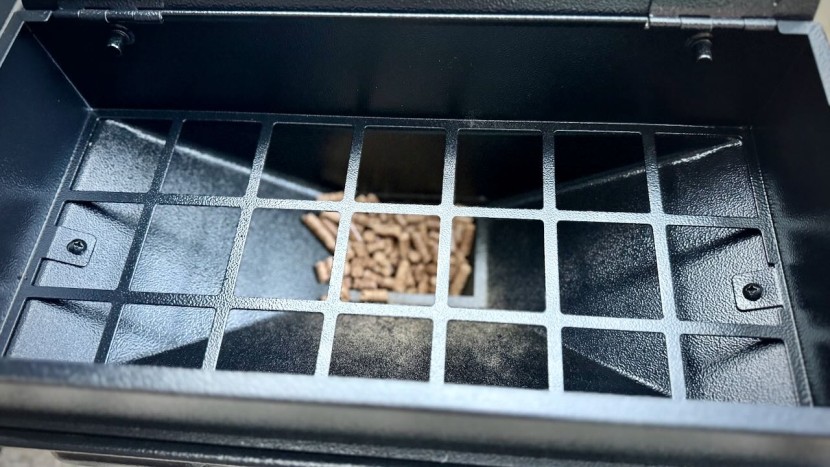 the large capacity wood pellet hopper should be filled to the brim...