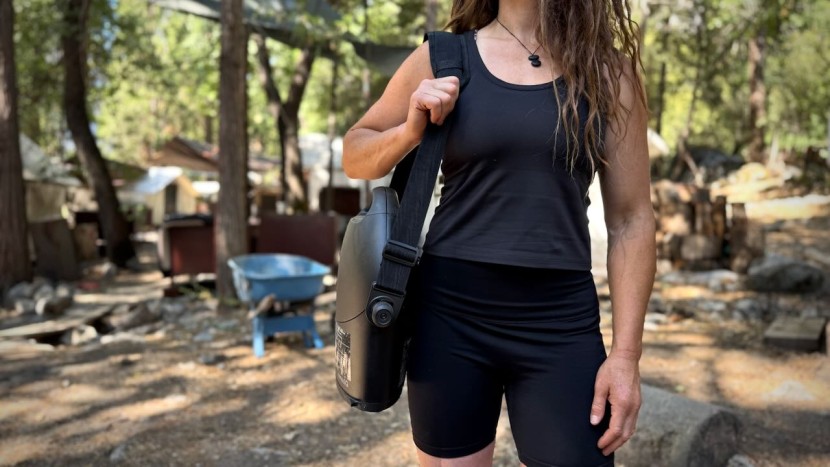 the thick shoulder strap with padding makes it easy to carry this 12...