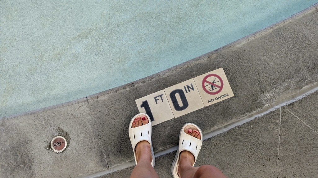 hoka ora recovery slide 3 - these slides are perfect for the poolside.