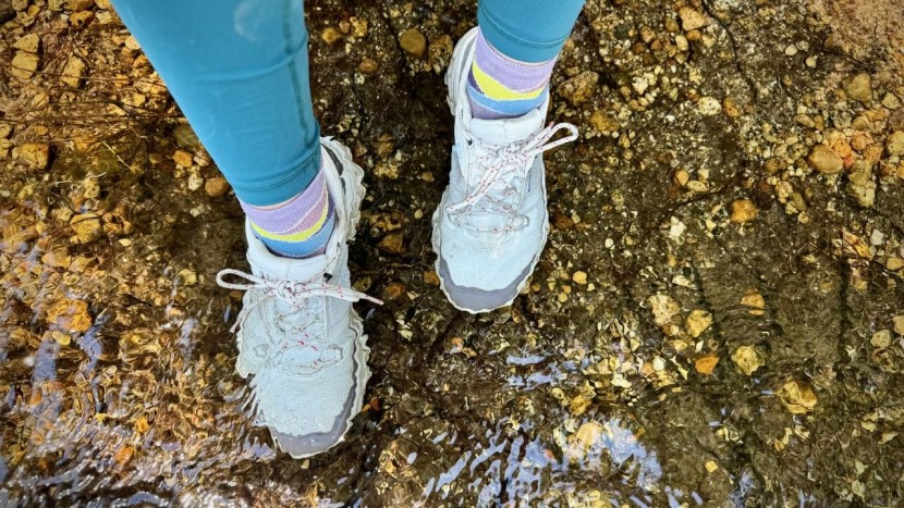 hiking shoes womens - with 3.5 inches of flood height, you can be sure to keep your feet...