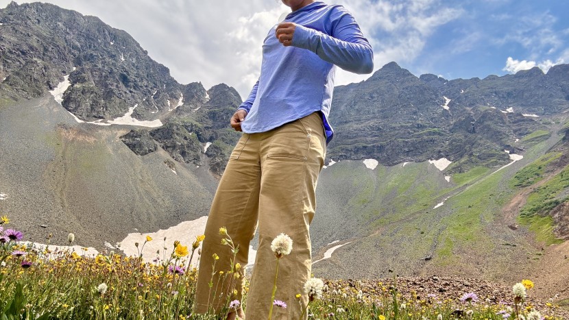 rei co-op sahara shade hoodie for women - the scalloped hem provides better airflow on this sun shirt.