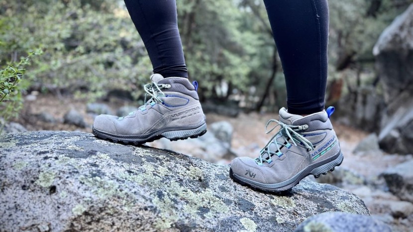 la sportiva tx hike mid leather gtx for women - if you're looking for a lightweight, comfortable, and waterproof...