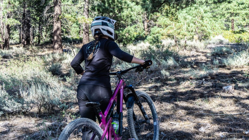 fox racing proframe rs - even when pushing our bikes uphill, the proframe vented quite well...