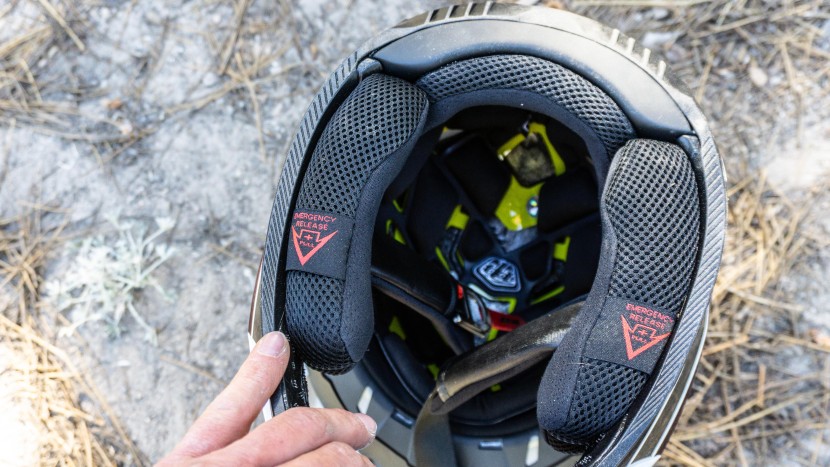 troy lee designs d4 polyacrylite - we greatly appreciated the cushioning of the d4, especially...