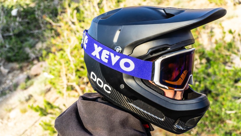 poc coron air carbon mips - this plush full face option achieves comfort by making it cushy...