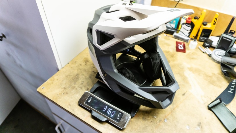 fox racing proframe rs - the proframe rs offers a decent weight that still provides some...