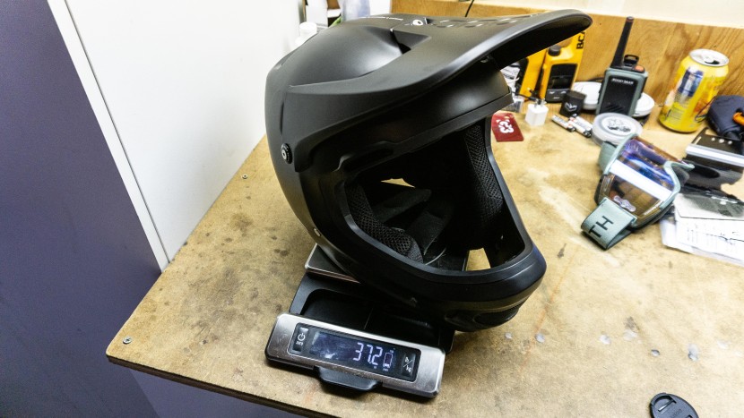 poc coron air carbon mips - a beefy helmet like this typically weighs much more, but 37.2 ounces...