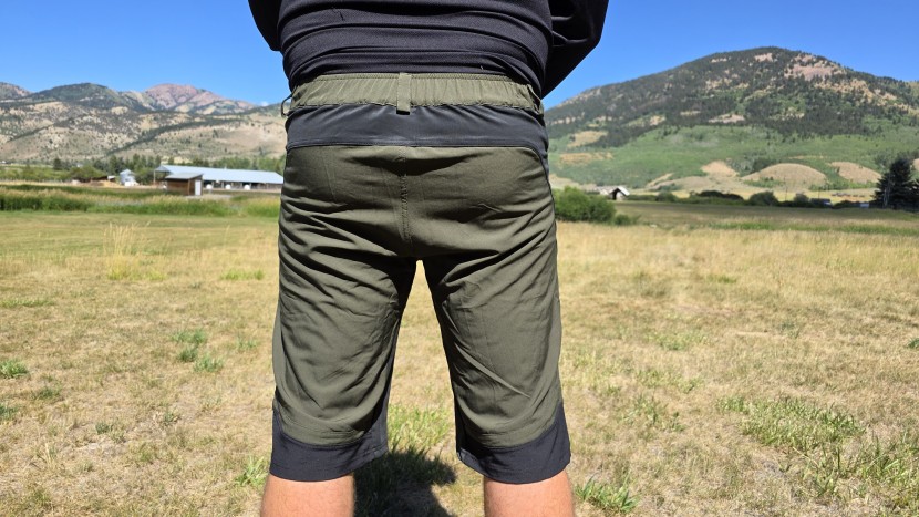 mountain bike shorts - the elastic scrunch-style waistband of the arsuxeo loose fit 1903...