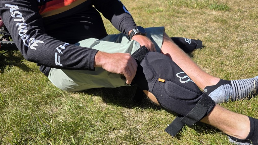 mountain bike shorts - the 7mesh glidepath shorts integrate well when worn with kneepads