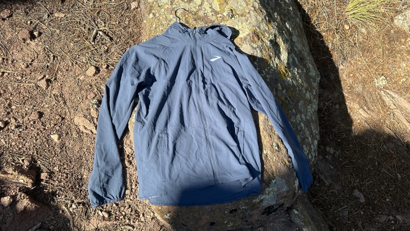 running jacket - the brooks canopy is a soft and comfortable running jacket that...