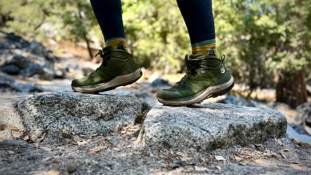 topo athletic trailventure 2 wp for women - the topo athletic trailventure 2 wp provides all-day comfort that's...