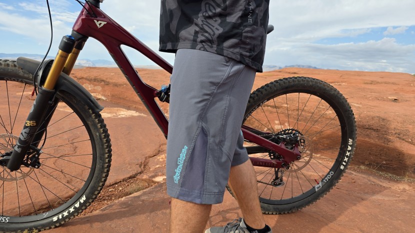 mountain bike shorts - the mesh panels on the sides of the troy lee designs ruckus shorts...