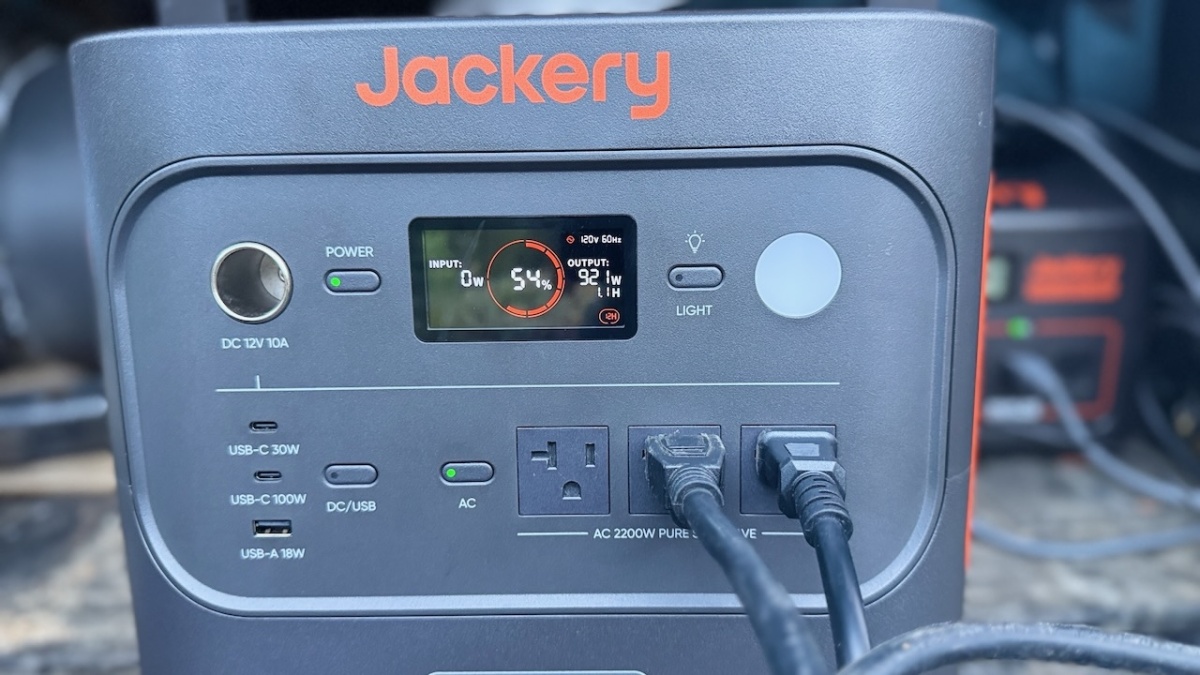 Jackery Explorer 2000 v2 Review