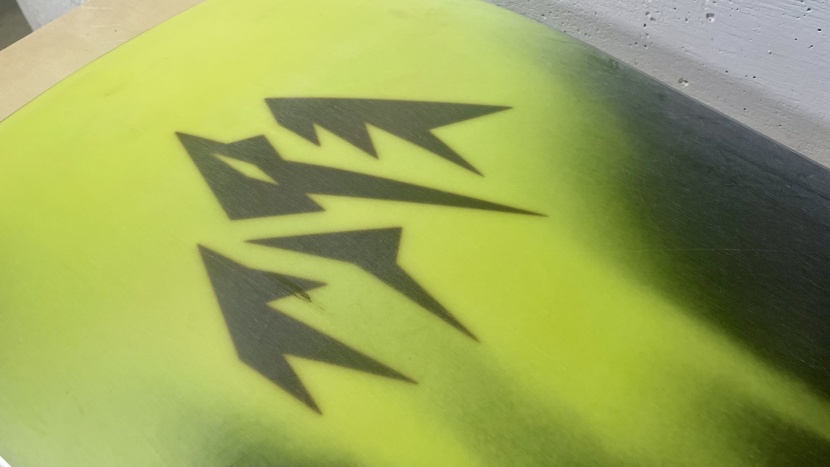 jones howler - jones's sintered base has better than average wax retention for a...