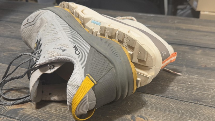 hiking shoes men - compared to the fairly narrow sole of the oboz katabatic lt shown on...