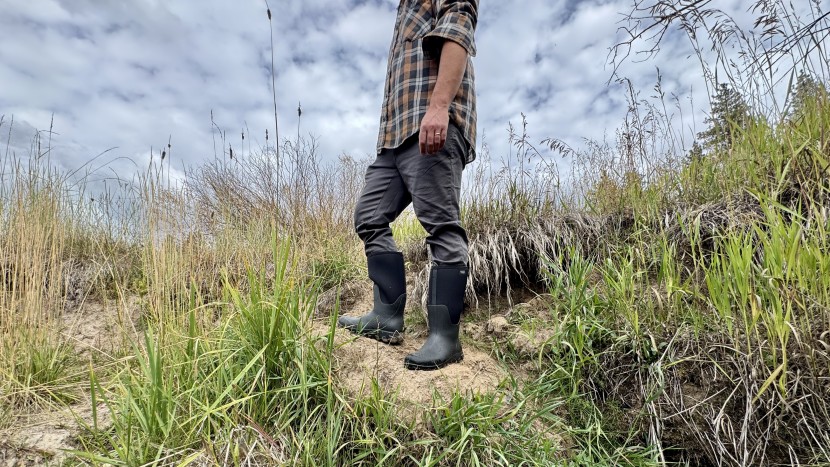 rain boots men - with their neoprene upper shaft, bogs boots provide all day comfort.