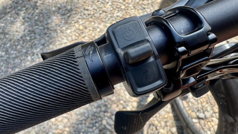 specialized turbo levo 4 comp - the top and bottom buttons can be depressed, while the center toggle...