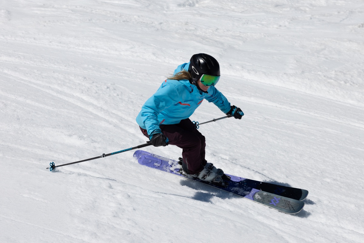 Volkl M7 Mantra W Review (For women who like the ski fast, there's no ski as stable as the Volkl M7 Mantra W.)