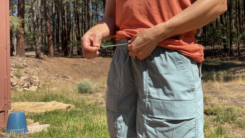 the elastic drawcord is easily adjusted to tighten or loosen the fit...