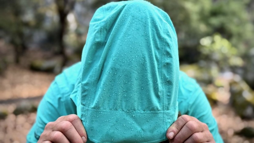 the ascentdry 3l fabric and dwr treatment help bead the moisture...