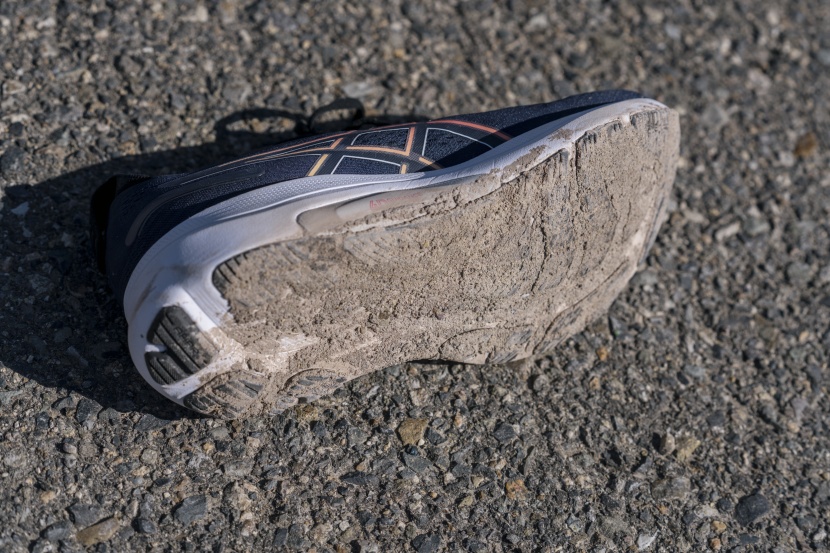 asics gel-kayano 32 - this shoe collected rocks and mud more than any other shoe in the...