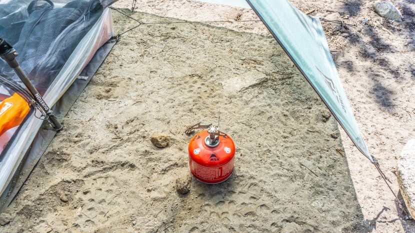 brs-3000t - with a small burner head that's exposed, utilizing some wind shelter...