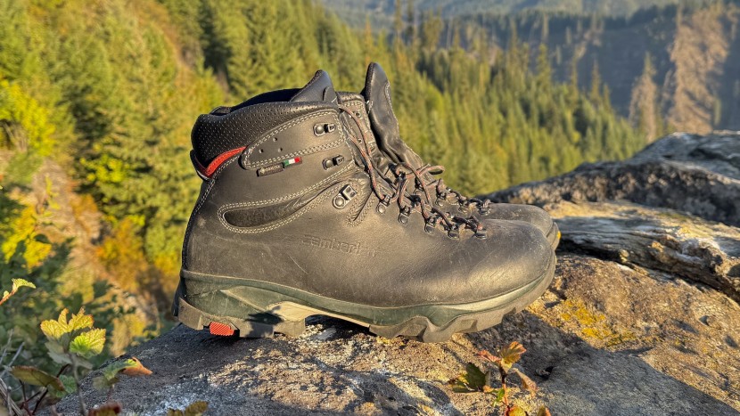 hiking boots men - the zamberlan 966 viox gtx has one of the best supportive builds...