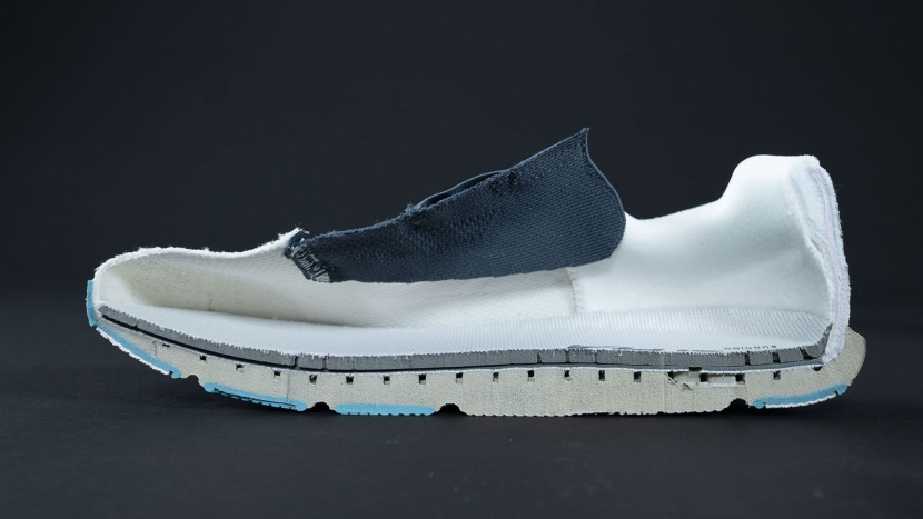 the  escalante 4 is a minimalist style shoe with a zero heel-to-toe...