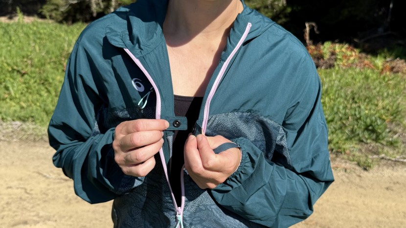 running jacket womens - the asics fuijtrail packable jacket has a ventilation button to help...