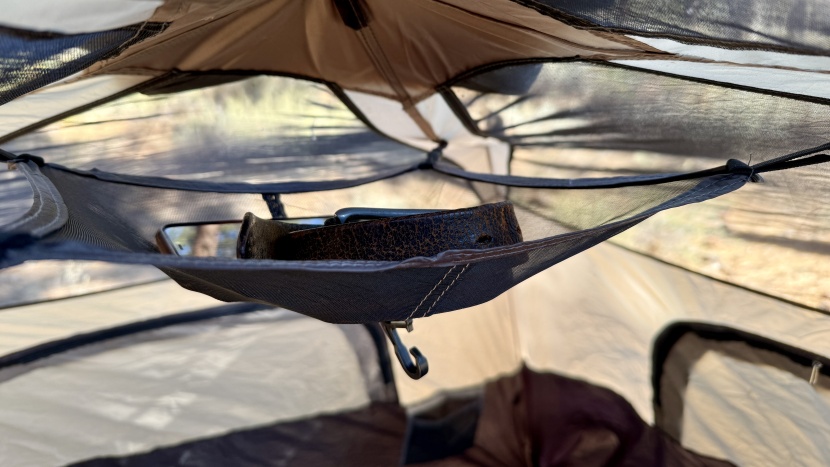 fanttik zeta c6 pro - a gear loft is attached to the center of the ceiling.